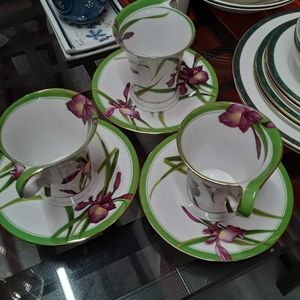 Set of 3 tea cups!